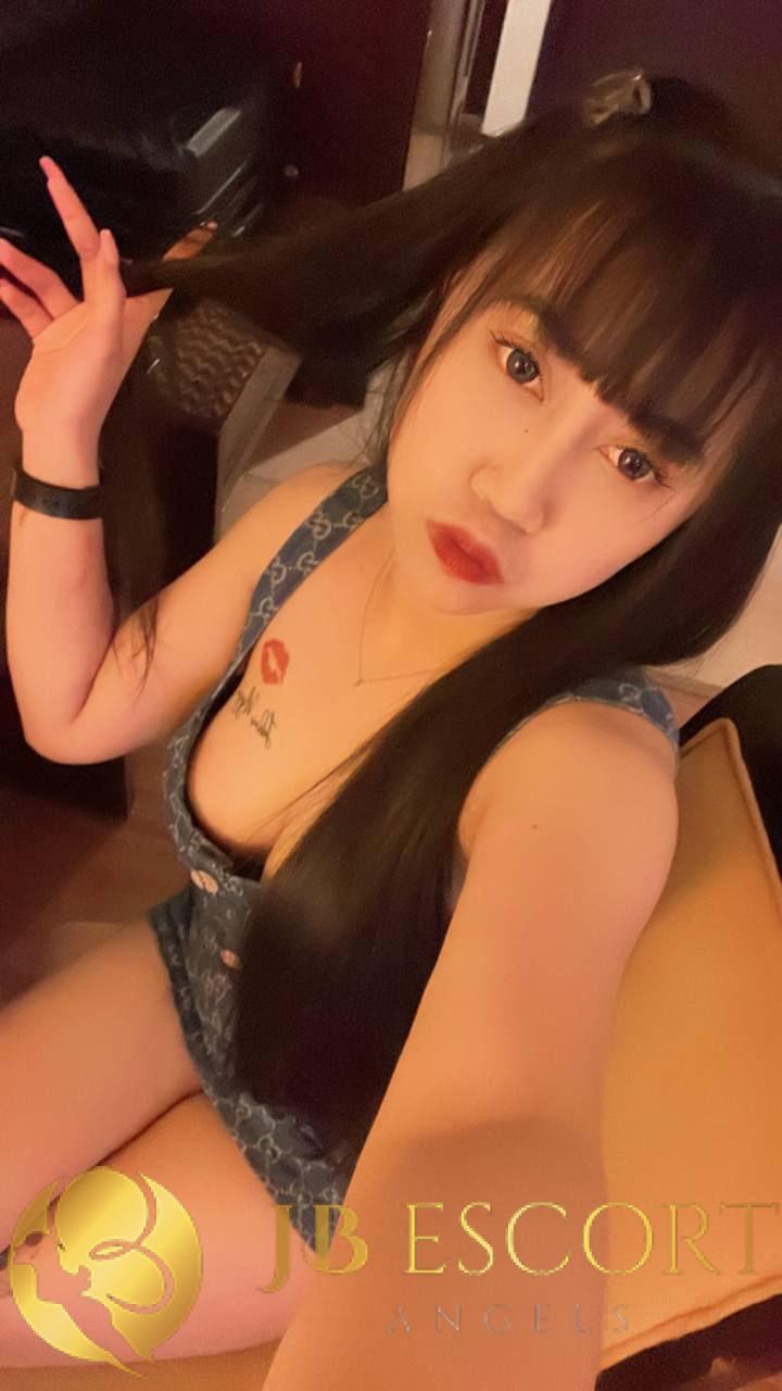 00Lynn22NEW Female,HH cup,Amber,66-70kg,Vietnamese